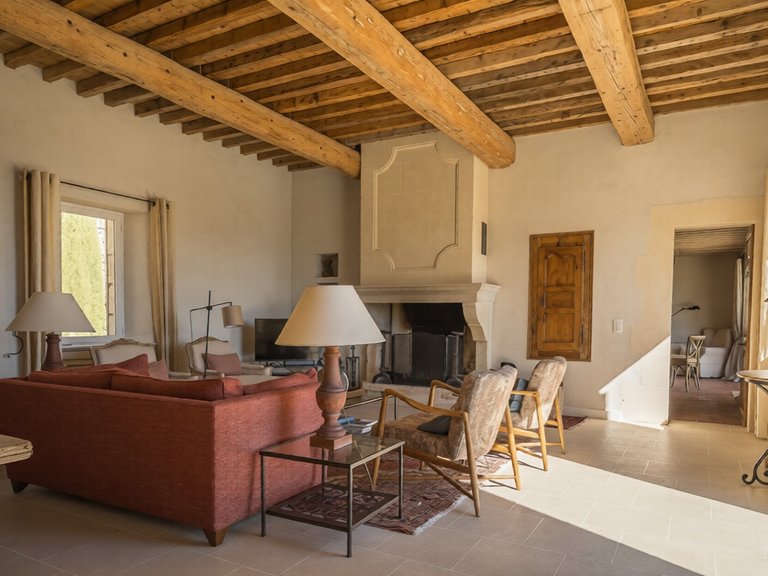 Villa for Sale in Gordes, The Luberon / Vaucluse 5