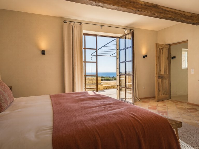 Villa for Sale in Gordes, The Luberon / Vaucluse 10