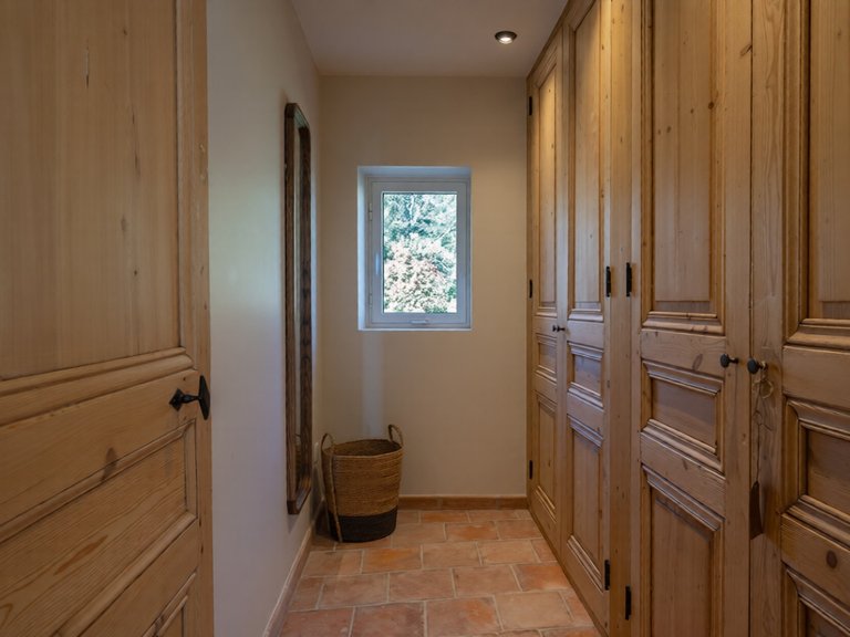 Villa for Sale in Gordes, The Luberon / Vaucluse 15
