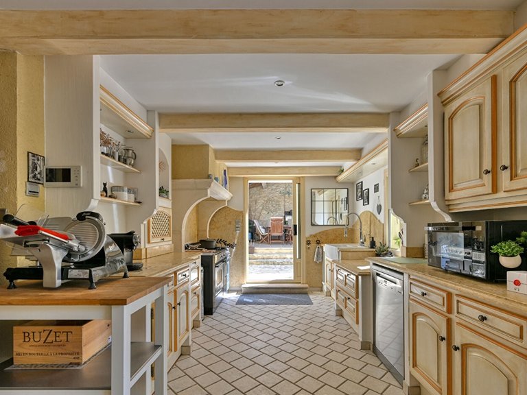 Villa for Sale in Uzes, Uzes Area 9