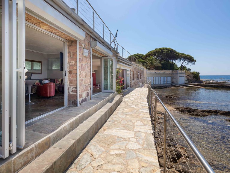 Villa for Sale in Les Issambres, St Raphaël, Ste Maxime Area 11