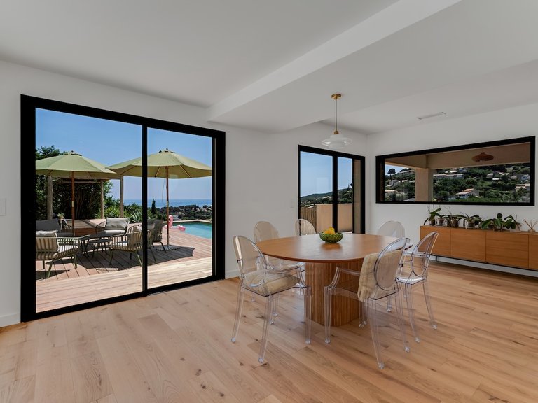 Villa for Sale in Cavalaire Sur Mer, Provence Coast (cassis To Cavalaire) 12