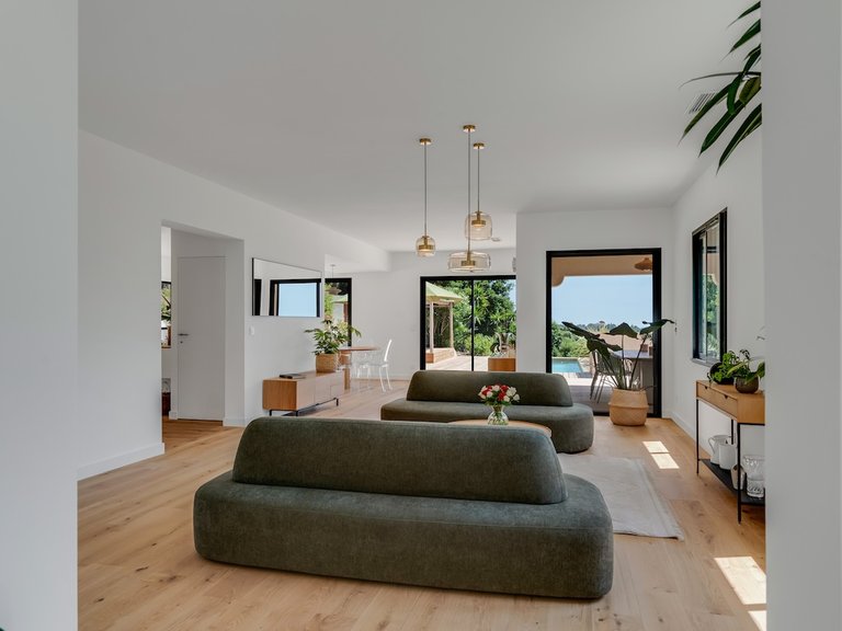 Villa for Sale in Cavalaire Sur Mer, Provence Coast (cassis To Cavalaire) 17