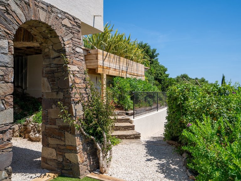 Villa for Sale in Cavalaire Sur Mer, Provence Coast (cassis To Cavalaire) 18