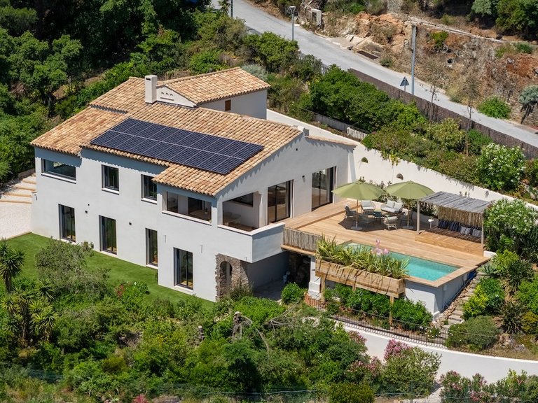 Villa for Sale in Cavalaire Sur Mer, Provence Coast (cassis To Cavalaire) 5