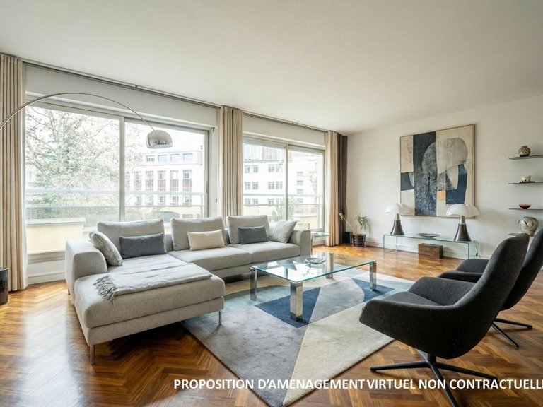 Apartment for Sale in 16th (trocadéro - Etoile - Passy), Golden Triangle - Trocadéro (8th - 16th) 1