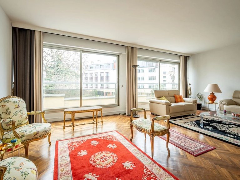 Apartment for Sale in 16th (trocadéro - Etoile - Passy), Golden Triangle - Trocadéro (8th - 16th) 2