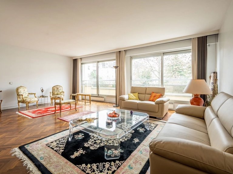Apartment for Sale in 16th (trocadéro - Etoile - Passy), Golden Triangle - Trocadéro (8th - 16th) 4