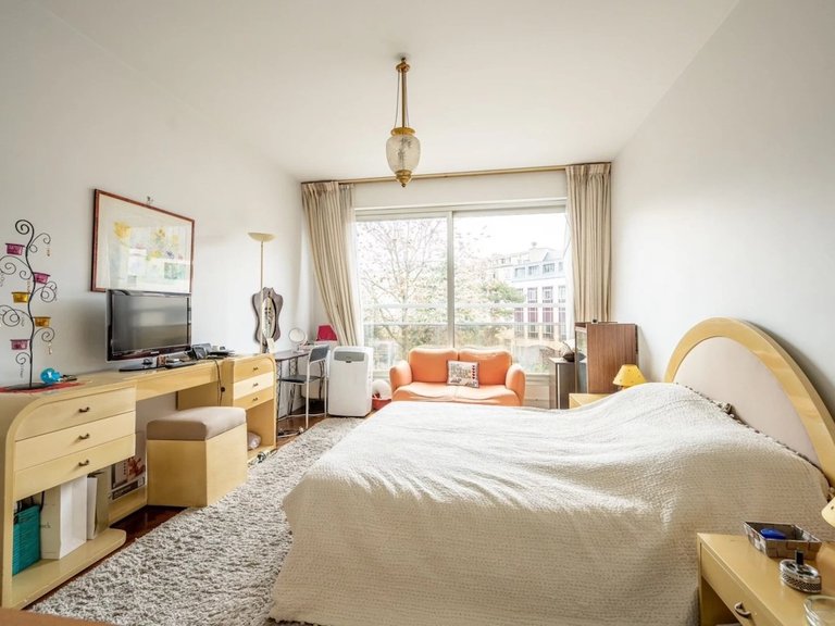 Apartment for Sale in 16th (trocadéro - Etoile - Passy), Golden Triangle - Trocadéro (8th - 16th) 9