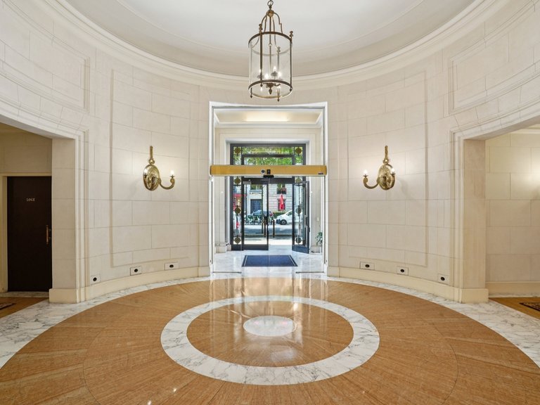 Apartment for Sale in 8th (golden Triangle - Parc Monceau), Golden Triangle - Trocadéro (8th - 16th) 1