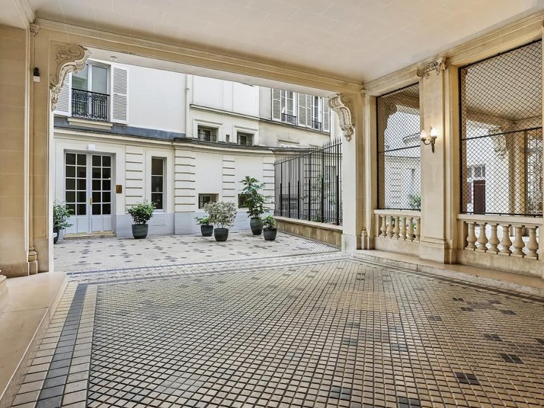 Apartment for Sale in 17th (monceau - Batignolles -ternes), Monceau - Montmartre (9th,17th, 18th) 11