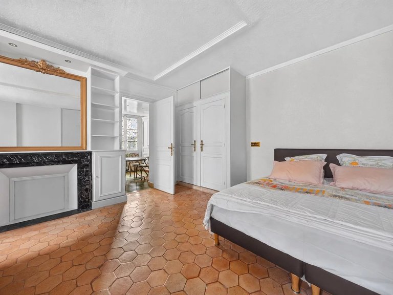 Apartment for Sale in 16th (trocadéro - Etoile - Passy), Golden Triangle - Trocadéro (8th - 16th) 17