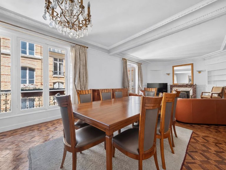 Apartment for Sale in 16th (trocadéro - Etoile - Passy), Golden Triangle - Trocadéro (8th - 16th) 3