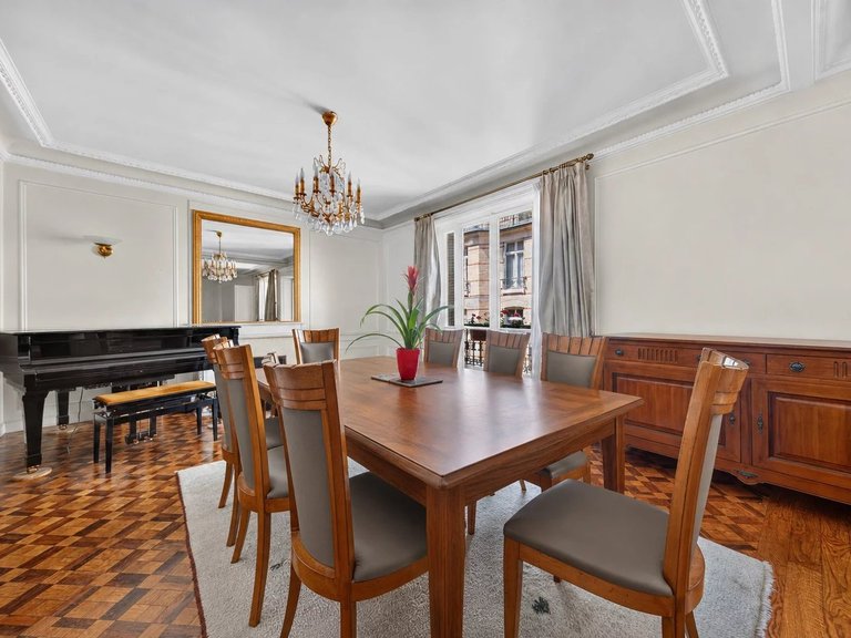 Apartment for Sale in 16th (trocadéro - Etoile - Passy), Golden Triangle - Trocadéro (8th - 16th) 4