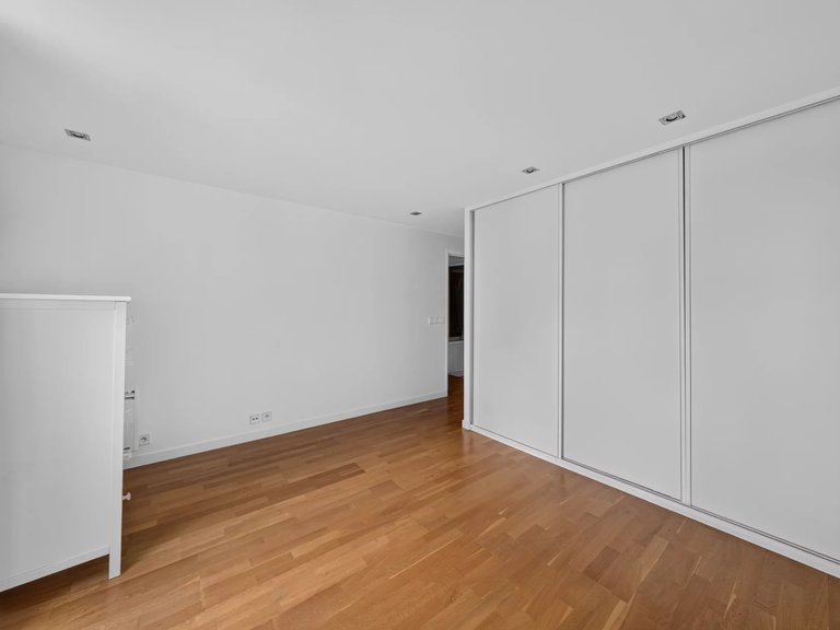 Apartment for Sale in 16th (trocadéro - Etoile - Passy), Golden Triangle - Trocadéro (8th - 16th) 12