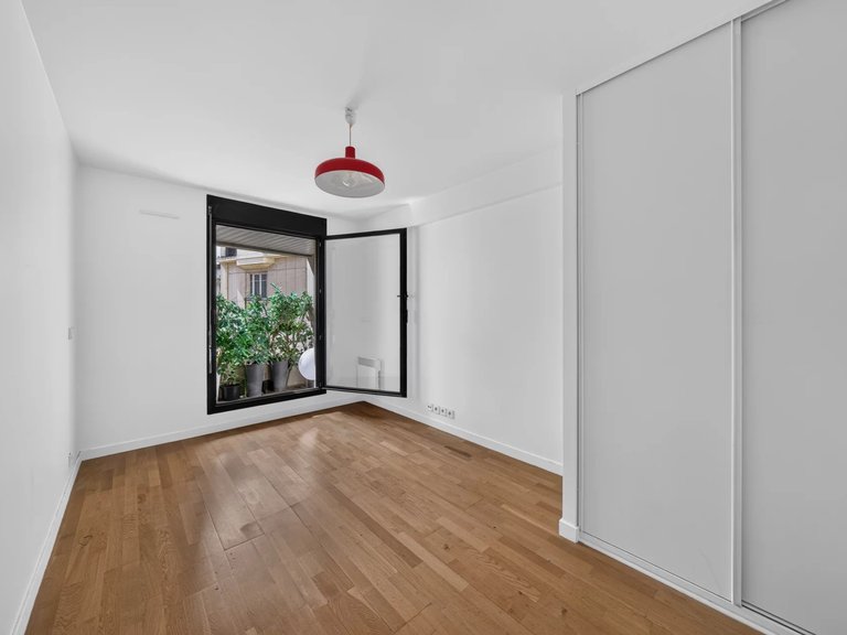 Apartment for Sale in 16th (trocadéro - Etoile - Passy), Golden Triangle - Trocadéro (8th - 16th) 5