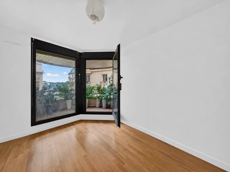 Apartment for Sale in 16th (trocadéro - Etoile - Passy), Golden Triangle - Trocadéro (8th - 16th) 7