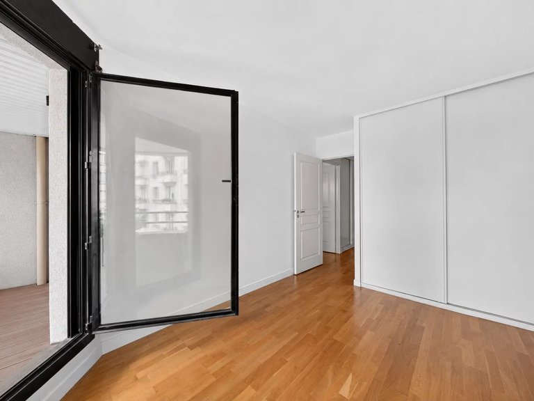 Apartment for Sale in 16th (trocadéro - Etoile - Passy), Golden Triangle - Trocadéro (8th - 16th) 8