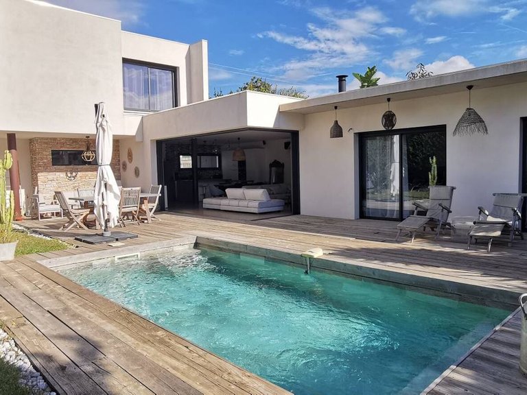 Villa for Sale in Cassis, Provence Coast (cassis To Cavalaire) 1
