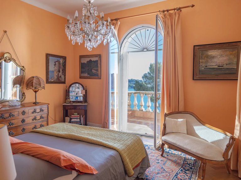 Villa for Sale in Nice - Mont Boron, Nice Area 6