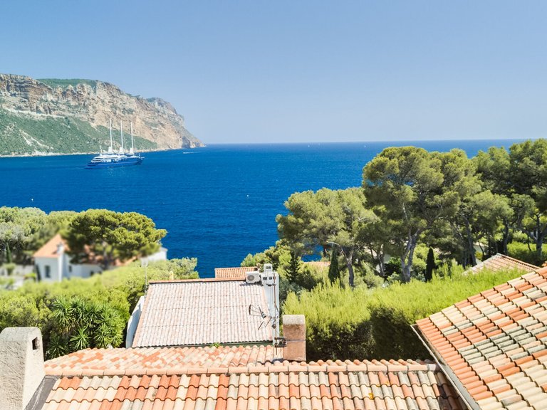 Villa for Sale in Cassis, Provence Coast (cassis To Cavalaire) 1