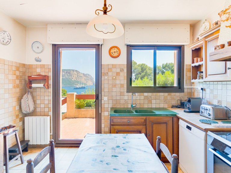 Villa for Sale in Cassis, Provence Coast (cassis To Cavalaire) 4