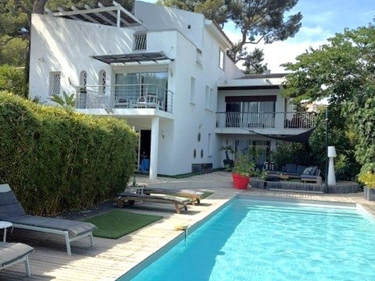 Villa for Sale in Cassis, Provence Coast (cassis To Cavalaire) 2