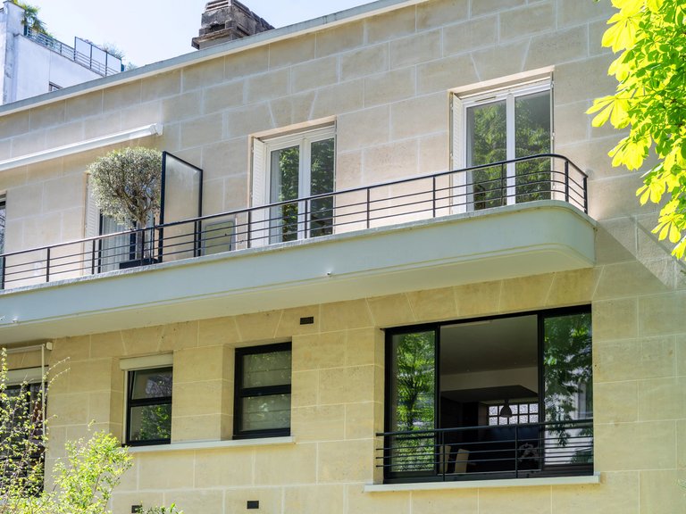 Apartment for Sale in 16th (trocadéro - Etoile - Passy), Golden Triangle - Trocadéro (8th - 16th) 1