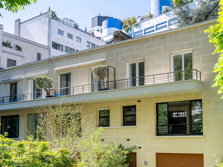Apartment for Sale in 16th (trocadéro - Etoile - Passy), Golden Triangle - Trocadéro (8th - 16th) 3