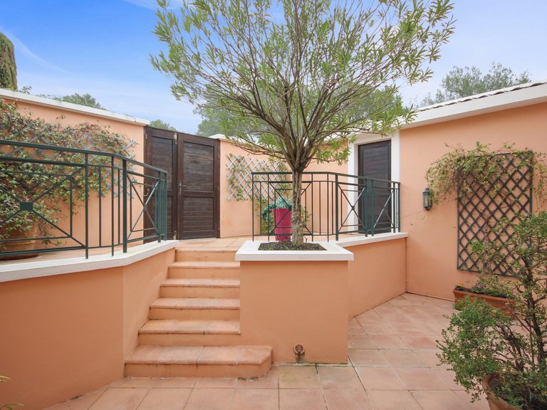 Villa for Sale in Mougins, Mougins, Valbonne, Grasse Area 10