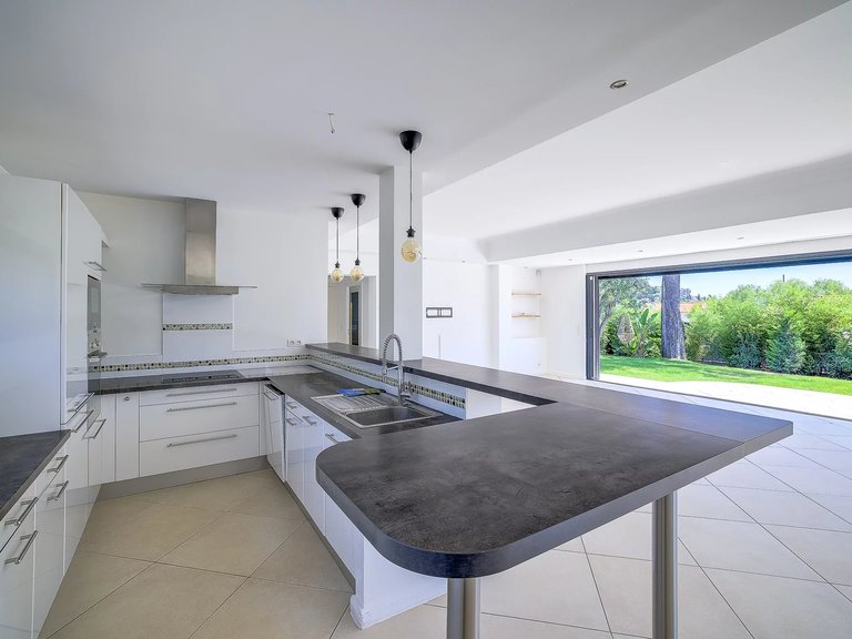 Villa for Sale in Mougins, Mougins, Valbonne, Grasse Area 5