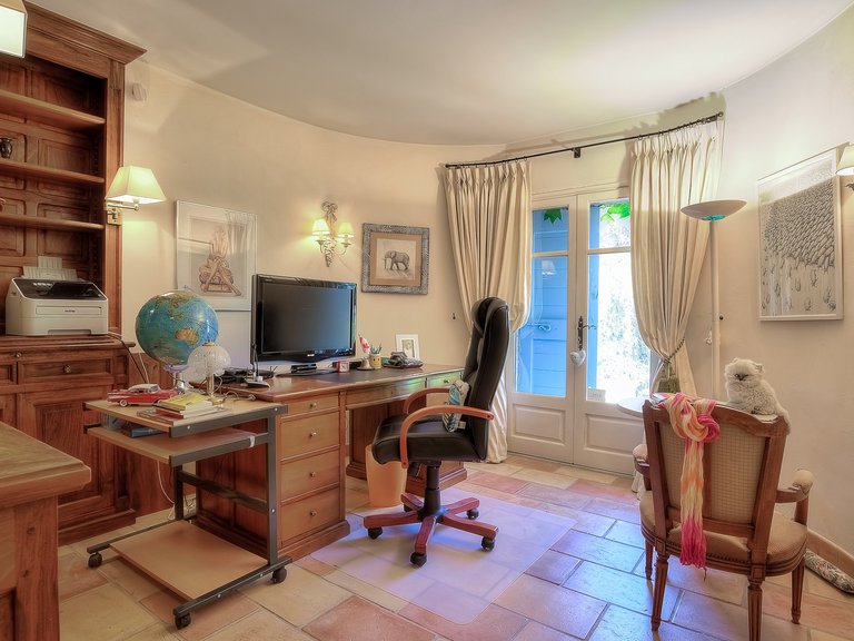 Villa for Sale in Chateauneuf Grasse, Mougins, Valbonne, Grasse Area 18