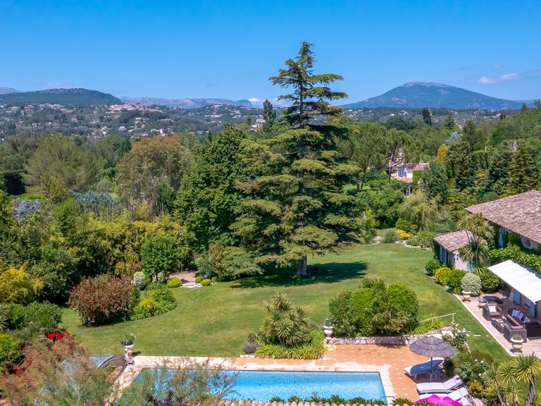 Villa for Sale in Chateauneuf Grasse, Mougins, Valbonne, Grasse Area 4