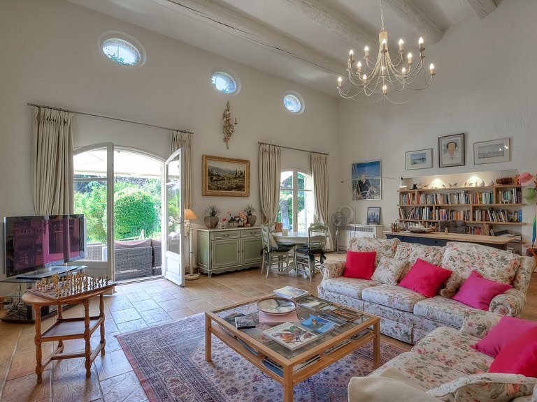 Villa for Sale in Chateauneuf Grasse, Mougins, Valbonne, Grasse Area 9