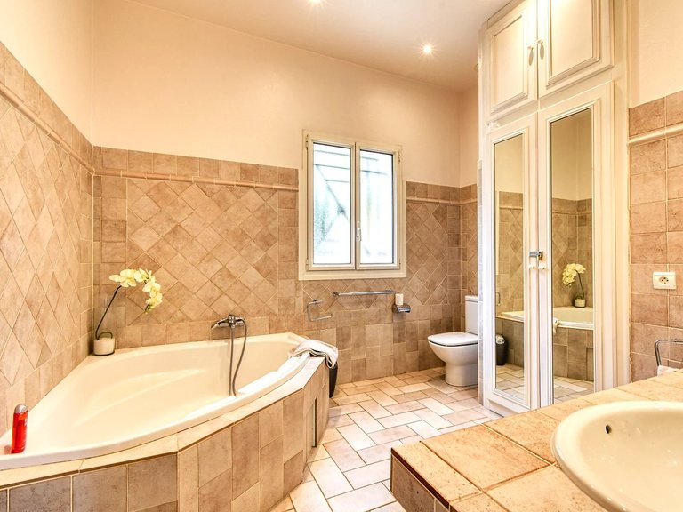 Villa for Sale in Mougins, Mougins, Valbonne, Grasse Area 17