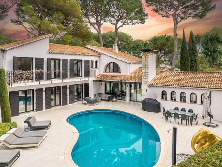 Villa for Sale in Cap D Antibes, Antibes Area 1