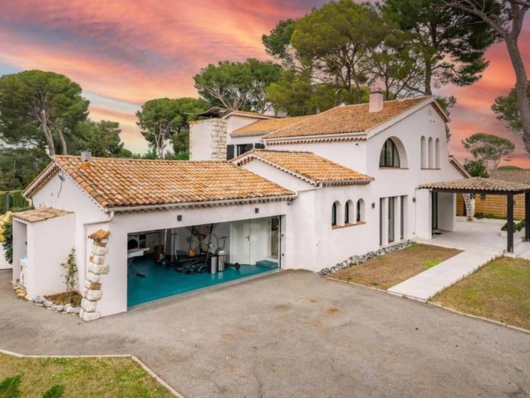 Villa for Sale in Cap D Antibes, Antibes Area 2