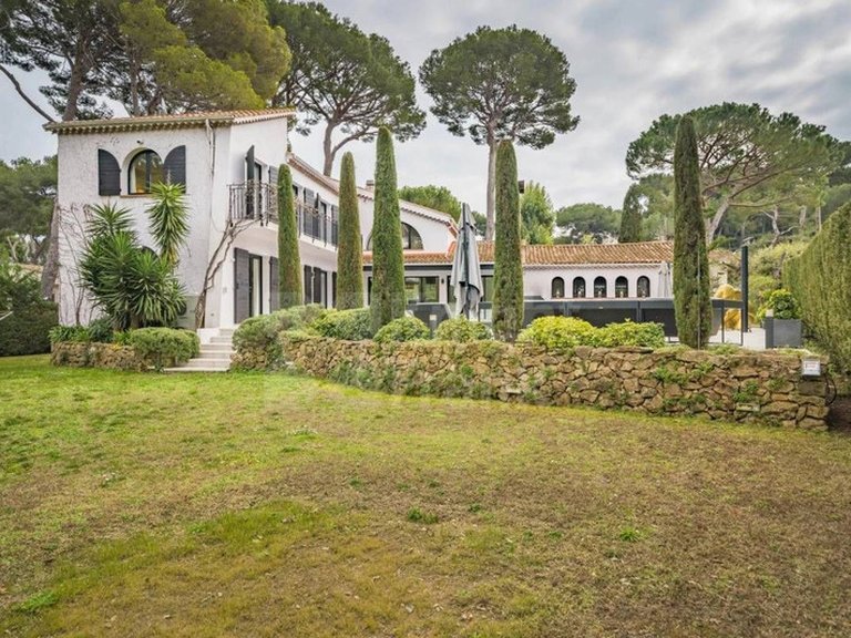 Villa for Sale in Cap D Antibes, Antibes Area 3