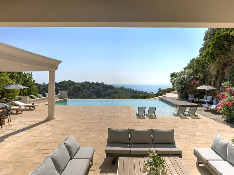 Villa for Sale in Cannes, Cannes Area 1