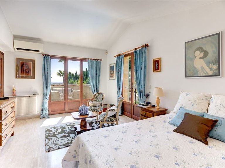Villa for Sale in Cannes, Cannes Area 13
