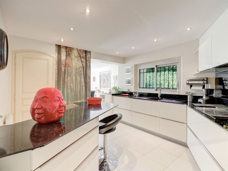 Villa for Sale in Cannes, Cannes Area 8