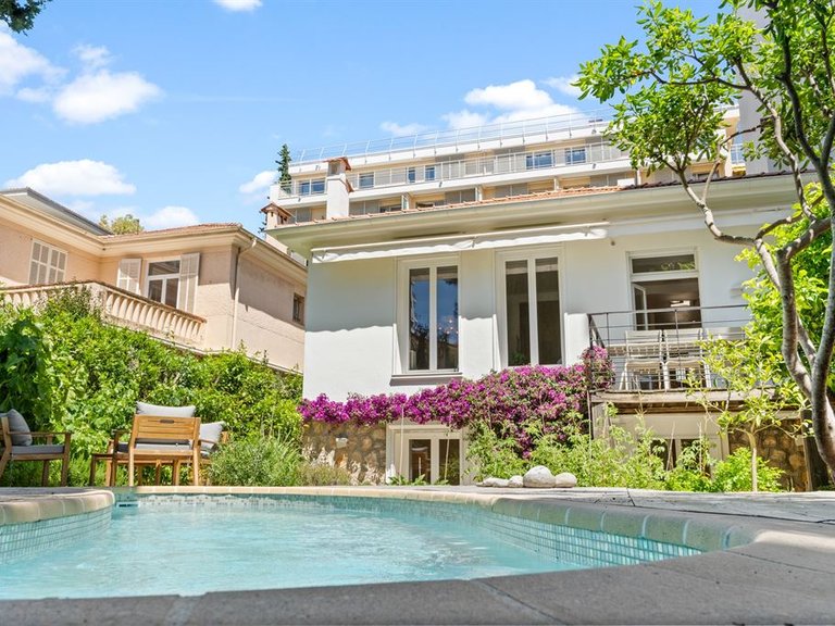 Villa for Sale in Cannes, Cannes Area 1