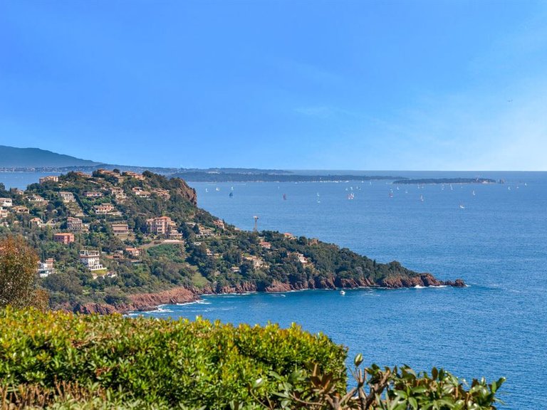 Villa for Sale in Le Trayas, Cannes Area 10