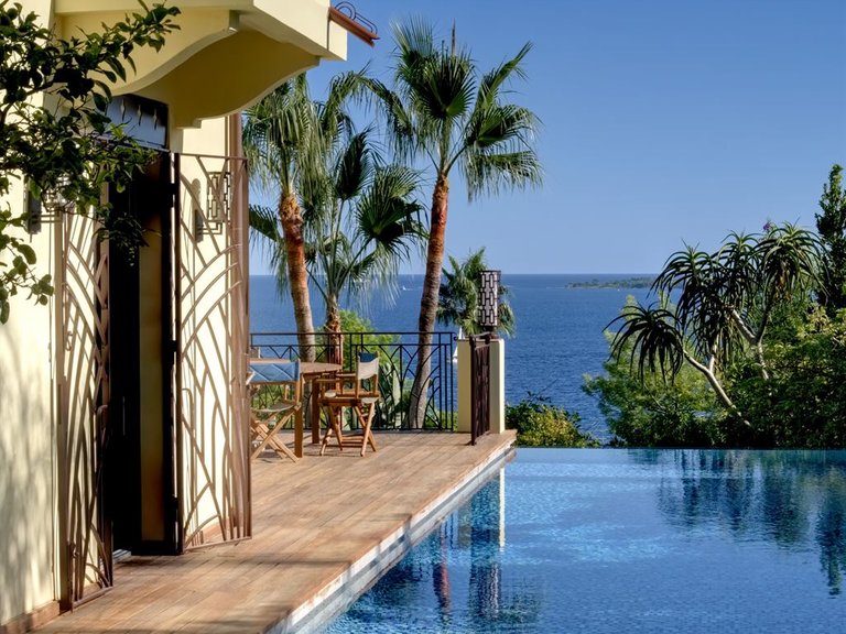 Villa for Sale in Cannes, Cannes Area 1