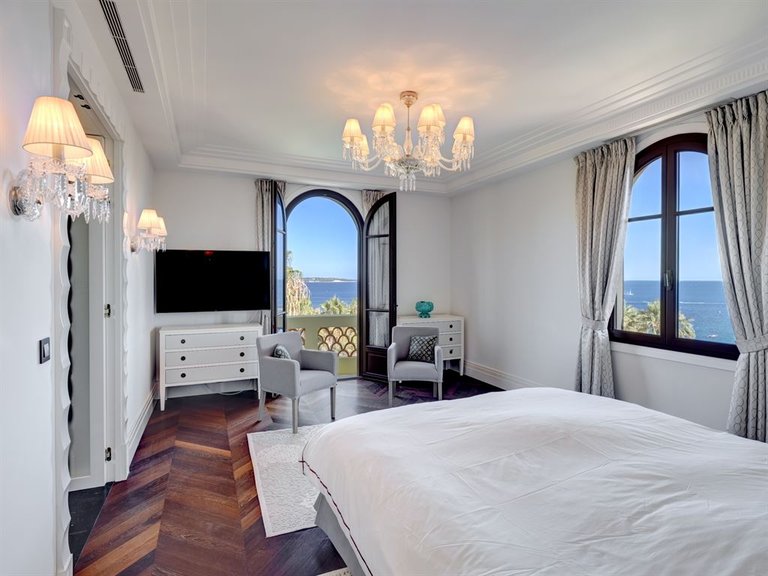 Villa for Sale in Cannes, Cannes Area 13