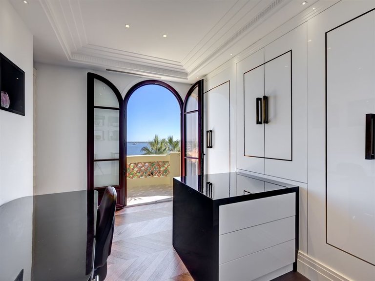 Villa for Sale in Cannes, Cannes Area 15