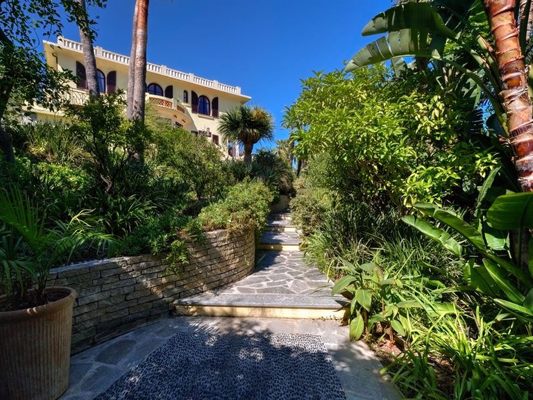 Villa for Sale in Cannes, Cannes Area 18