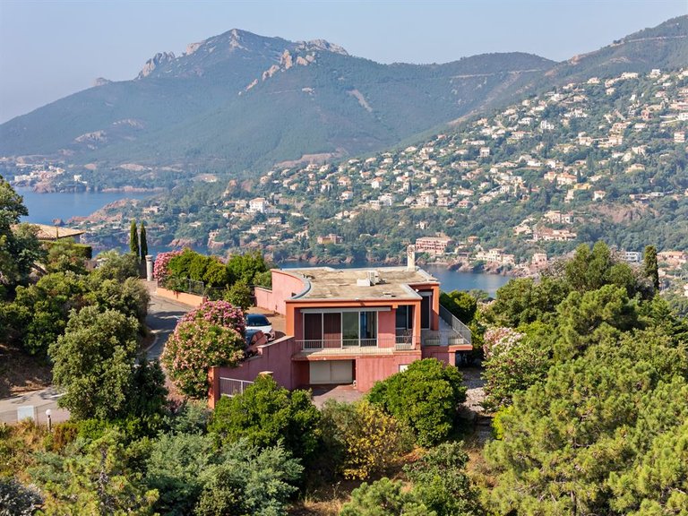 Villa for Sale in Theoule Sur Mer, Cannes Area 8