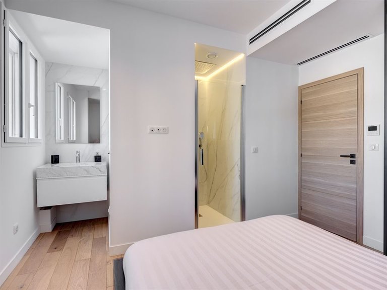 Apartment for Sale in Cannes, Cannes Area 11