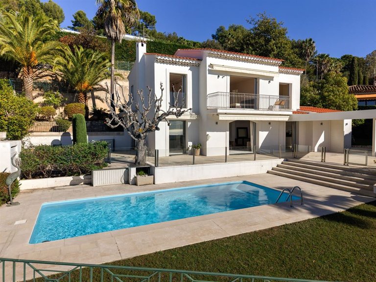 Villa for Sale in Cannes, Cannes Area 2